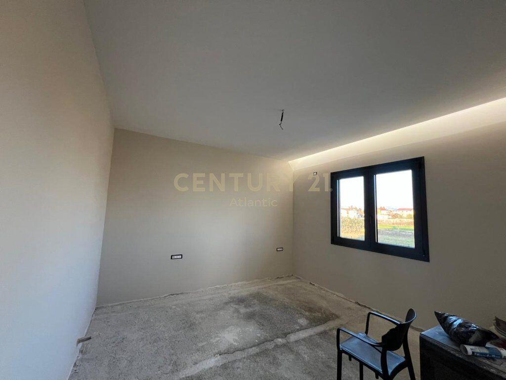 VILE UNIKE 3 KATESHE PER SHITJE NE 4 RRUGET , SHIJAK DURRES
