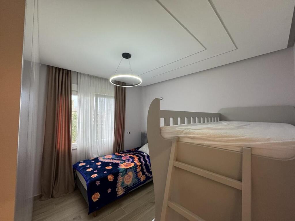Jepet apartament me qera 2+1+2