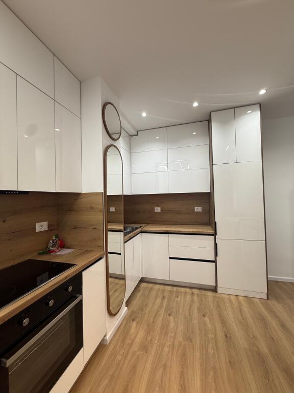 🏠IN AFFITTO Appartamento 2+1 📍Ali Dem, Residenza Kadiu 🏢6° piano, edificio nuovo con 2 ascensori 💶 Prezzo: 600€  ✨Arredato in modo moderno, mai abitato prima