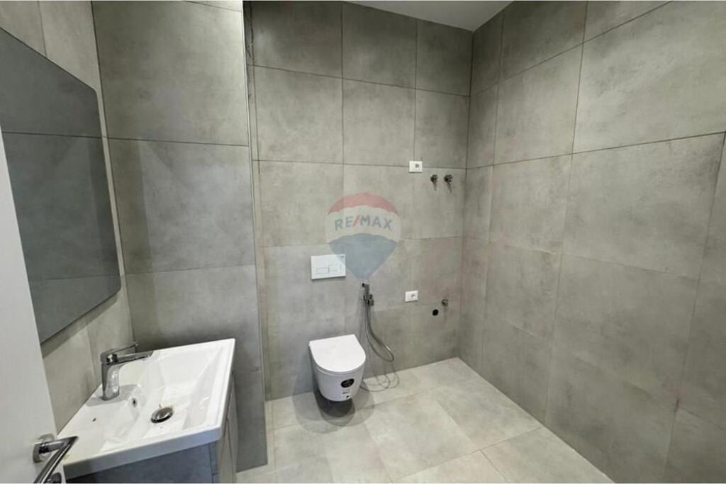 APPARTAMENTO 1+1 IN VENDITA A PORTA TIRANA E RE
