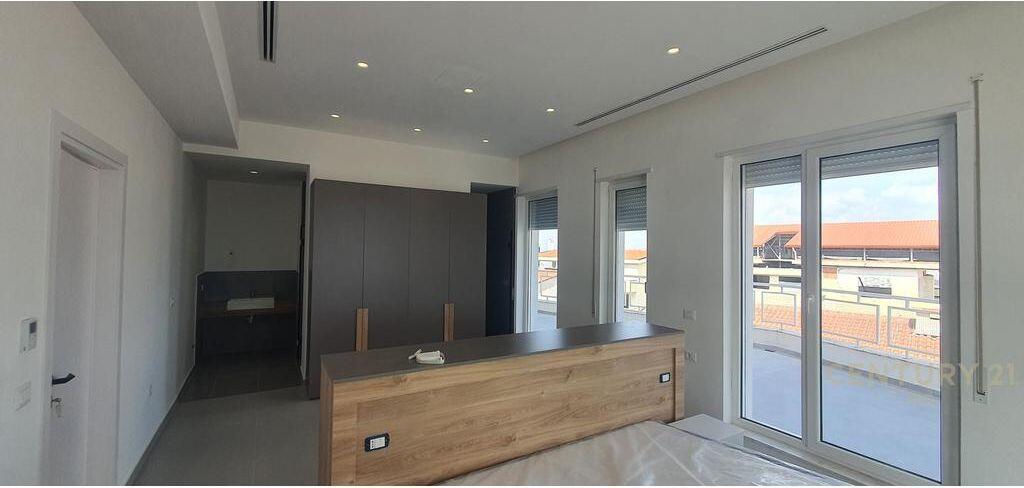 Exclusive Villa for Sale with Pool – Kodra e Diellit Residence 1