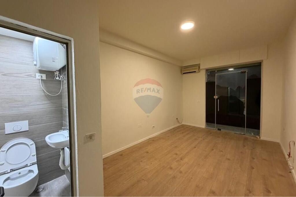 Commercial space for rent 550€/Month