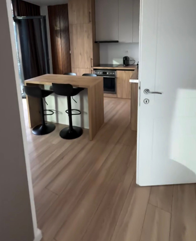 🌟 Shitet 2+1+2 – Rezidenca Premium Lake View pranë Liqenit, Tirane
