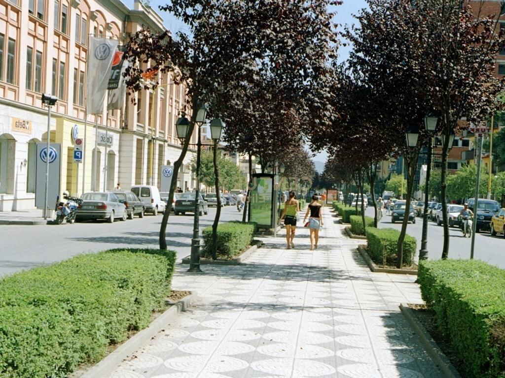 LISTIM I RI . Apartament 2+1 Në Shitje në Rruga e Kavajës, Tiranë - 150,000€