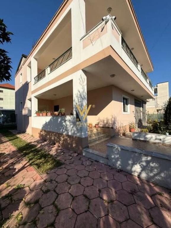 VILLA SU DUE PIANI IN AFFITTO A LAPRAKE 80.000 LEKE