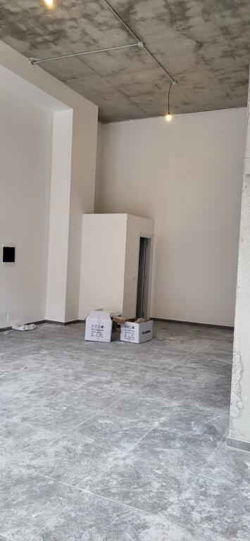 NEGOZIO IN AFFITTO 70 M2 VIA BARRICATE 2.100 EURO