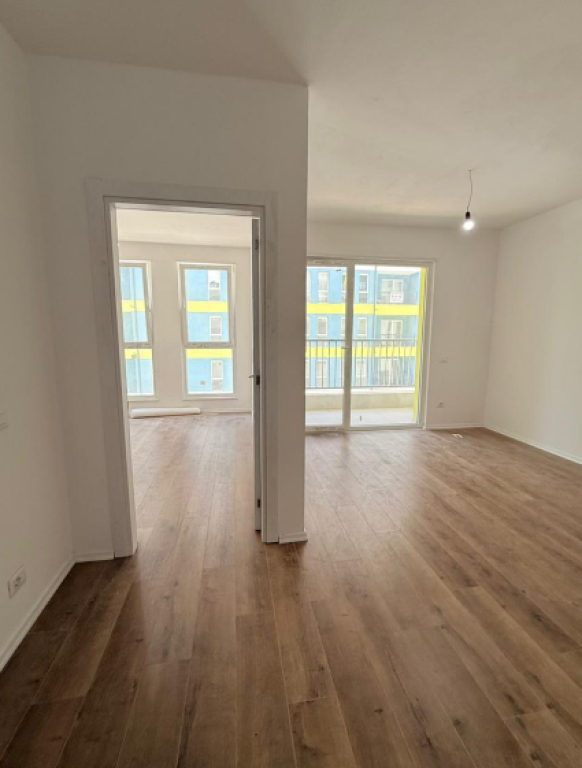 ▫️ APPARTAMENTO IN VENDITA 1+1 – UNIVERS CITY  ▫️ Appartamento situato in Univers City, un complesso moderno molto richiesto per abitazione e investimento.  ▫️ Piano: 3 ▫️ Superficie: 59,77 m²  ▫️ Dettagli aggiuntivi: ▫️ Investimento extra effettuato dal proprietario ▫️ Planimetria funzionale ▫️ Illuminazione naturale e ambienti confortevoli  ▫️ Prezzo: 7.600.000 Lek ▫️ Prezzo con posto auto: 8.500.000 Lek  ▫️ Ideale per abitare o investire con ritorno sicuro.  ▫️ Per maggiori informazioni o per una visita alla proprietà: 📲 WhatsApp & Cellulare