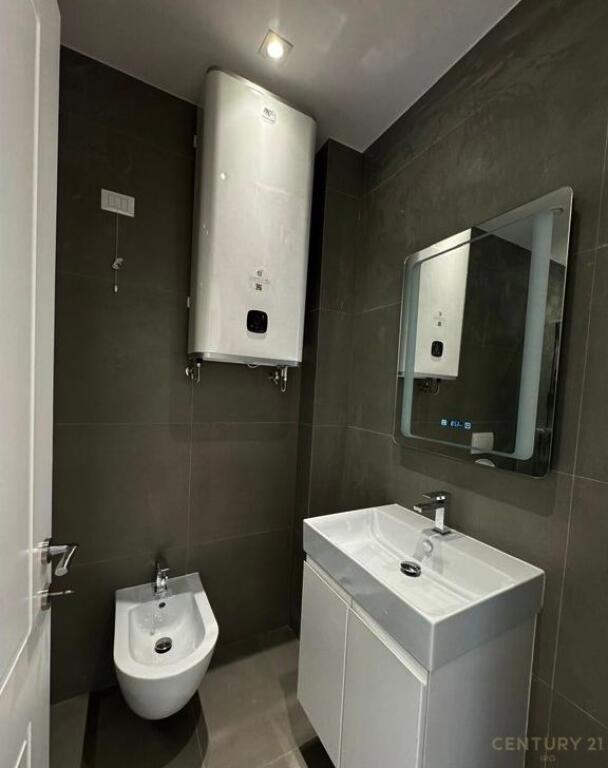 Ambiente residenziale / ufficio 2+1 + 🅿️ , Lake View