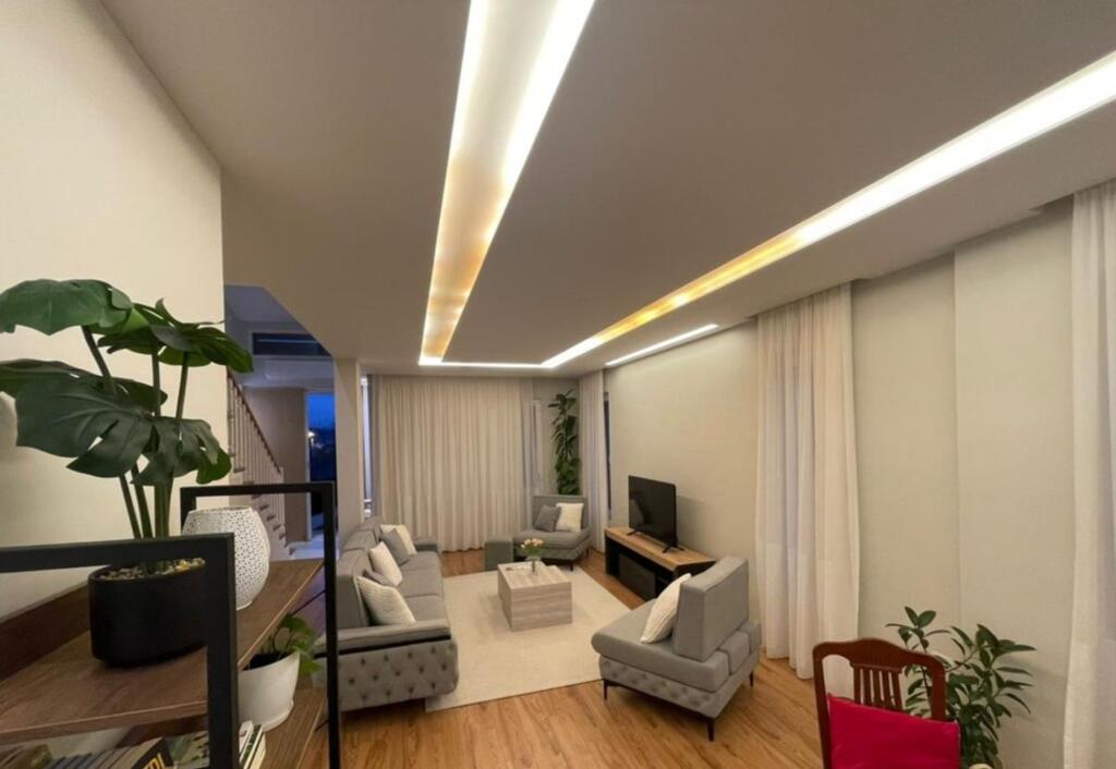 🌟 In affitto – Villa arredata con cortile a Prush, Tirana