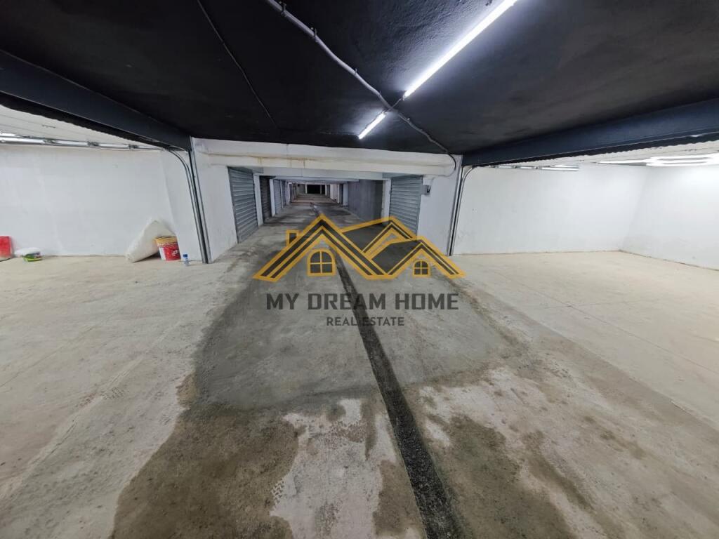 GARAGE PER 2 MACCHINE NEL CENTRO DI DURRËS, IN VENDITA !