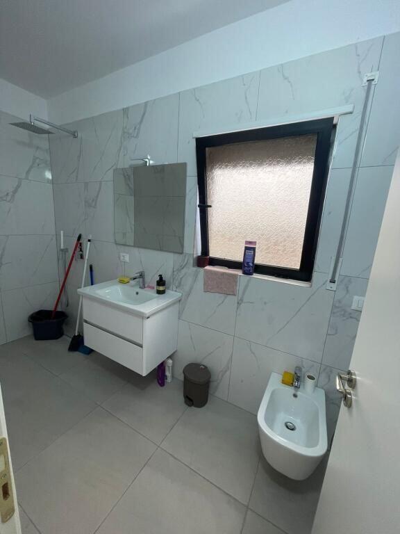 Appartamento 3+1 +2 Bagni e Veranda in vendita a Selvia, vicino a Viles Gold - Tirana (ID D8143A6)