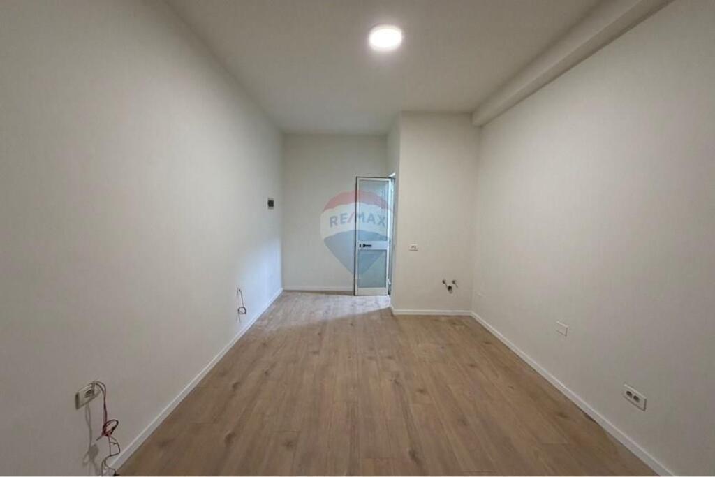 Commercial space for rent 550€/Month
