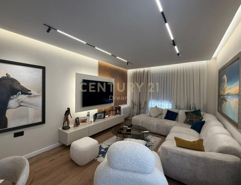🌟 Apartment 2+1 for sale in Xhamllik – Preferred location in Tirana
