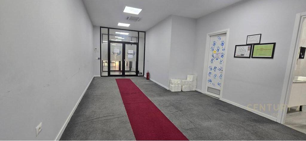 Locale Commerciale in Affitto – Via Hoxha Tahsim, Tirana