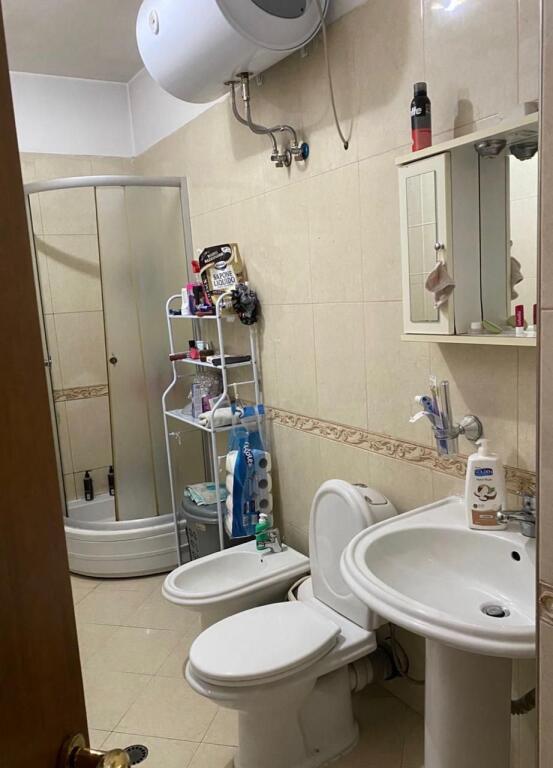 Apartament me qera 2+1 - 📍Komuna Parisit,pranë Raiffessen Bank