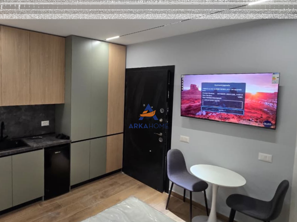 VENDESI MONOLOCALE+LAVANDERIA "MINE PEZA DI FRONTE, GOLDEN TOWER" 255.000 EURO
