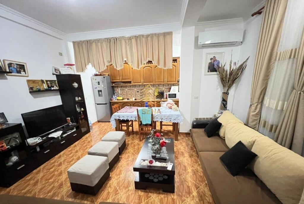 In vendita, villa su 2 piani, Ali Demi, 400.000 Euro