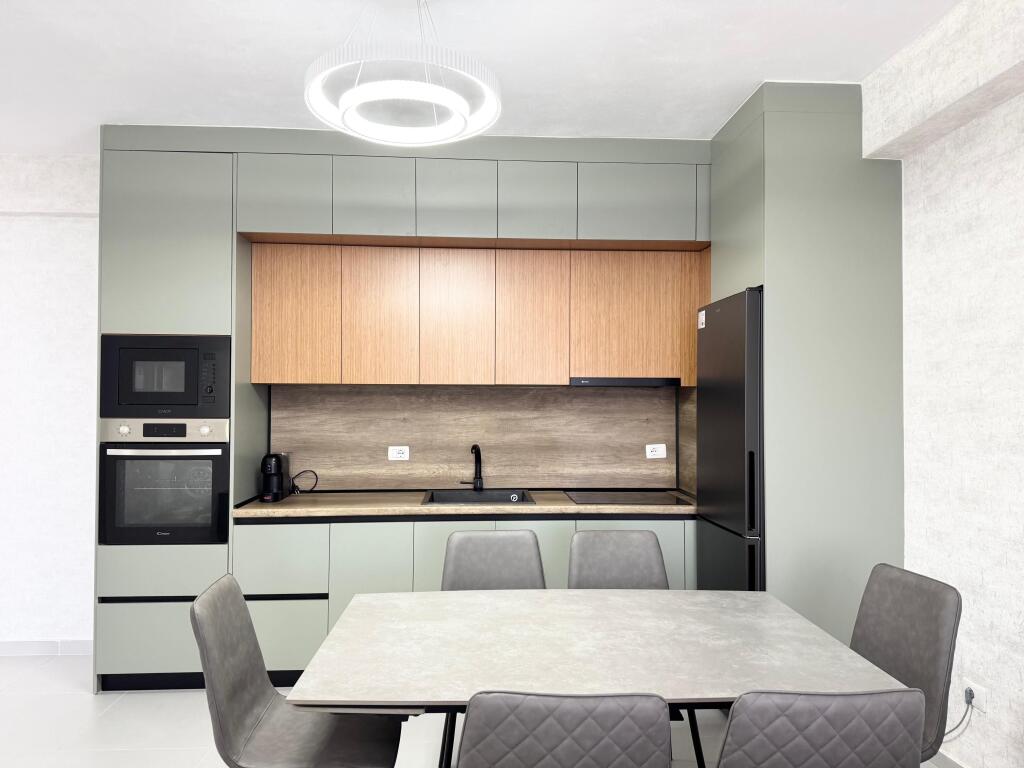 Shitet Apartament 2+1 në Golem,