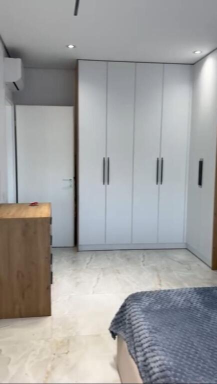 Jepet me qira apartament 1+1 në zonën e Liqenit të Thatë.