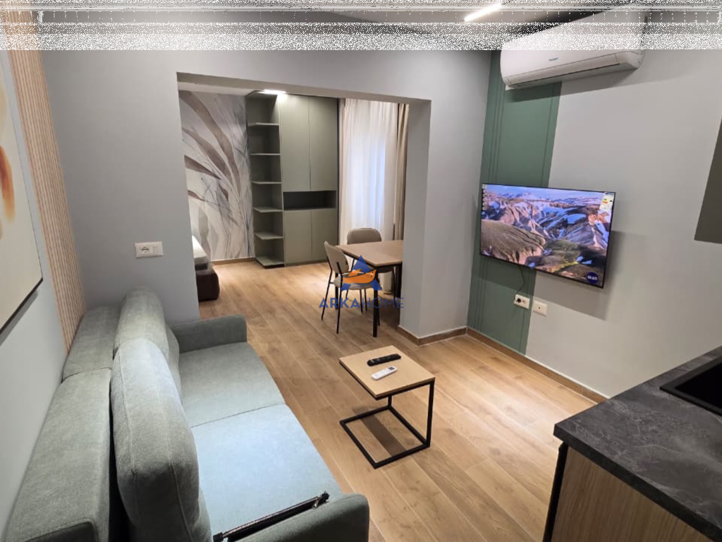 VENDESI MONOLOCALE+LAVANDERIA "MINE PEZA DI FRONTE, GOLDEN TOWER" 255.000 EURO