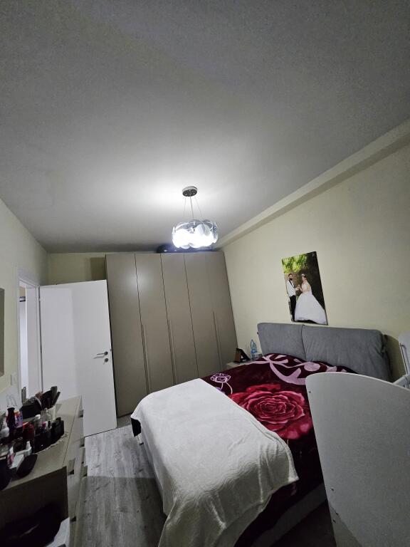 JEPET ME QIRA APARTAMENT 1+1 KOMPLEKSI GOLDEN PARK     APARTAMENTI ME SIP 70 m2, NDODHET NE KATIN E 6

