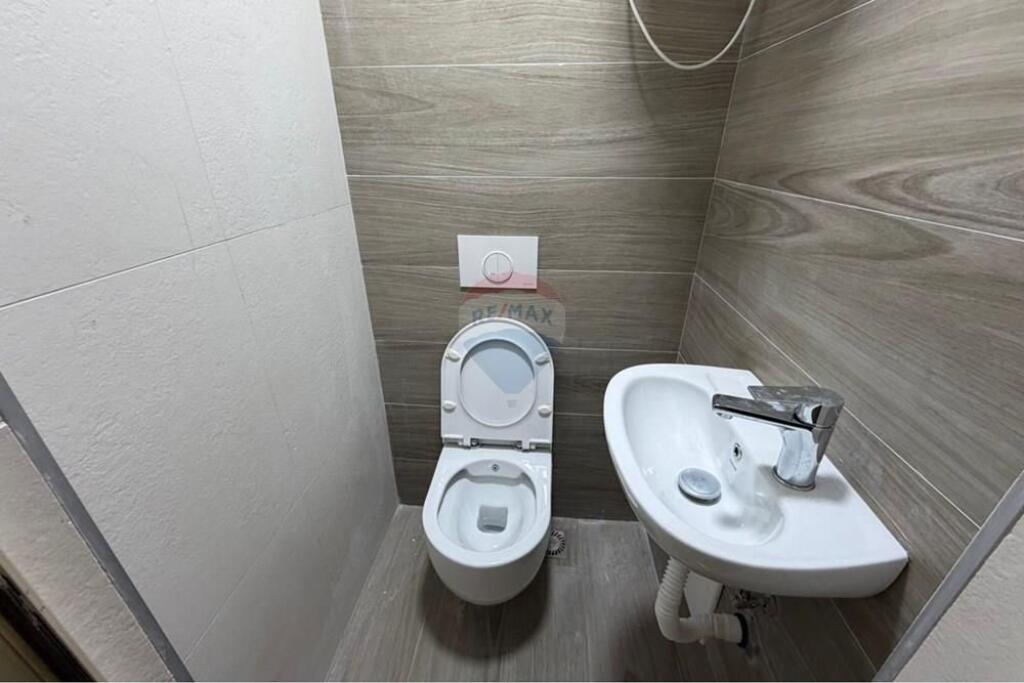 Commercial space for rent 550€/Month