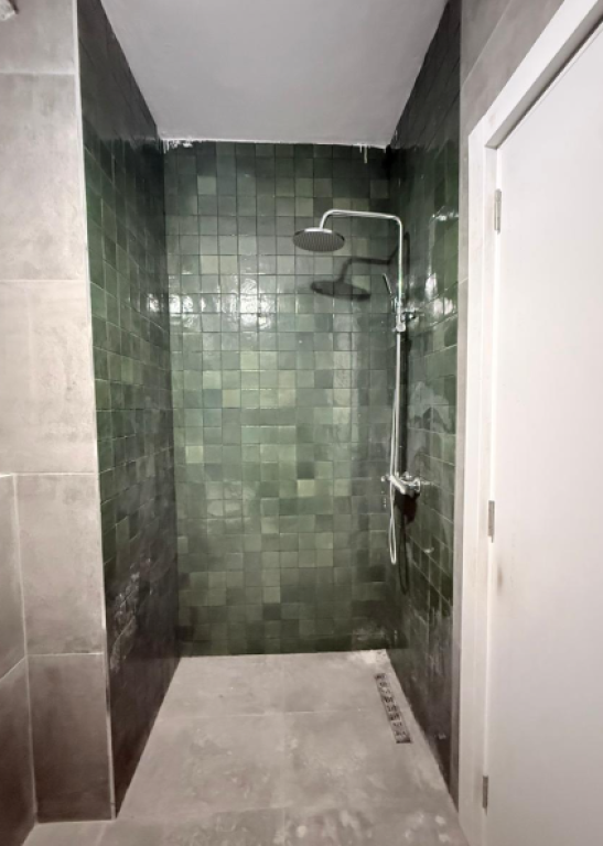 ▫️ APPARTAMENTO IN VENDITA 1+1 – UNIVERS CITY  ▫️ Appartamento situato in Univers City, un complesso moderno molto richiesto per abitazione e investimento.  ▫️ Piano: 3 ▫️ Superficie: 59,77 m²  ▫️ Dettagli aggiuntivi: ▫️ Investimento extra effettuato dal proprietario ▫️ Planimetria funzionale ▫️ Illuminazione naturale e ambienti confortevoli  ▫️ Prezzo: 7.600.000 Lek ▫️ Prezzo con posto auto: 8.500.000 Lek  ▫️ Ideale per abitare o investire con ritorno sicuro.  ▫️ Per maggiori informazioni o per una visita alla proprietà: 📲 WhatsApp & Cellulare
