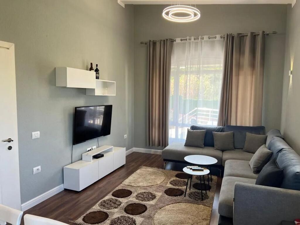 🏡 VILLA SU 3 PIANI IN AFFITTO – LUNDËR, vicino a TEG​