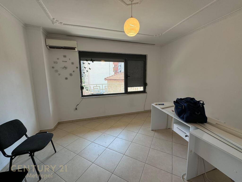 Ufficio in Affitto – Via delle Barricate
