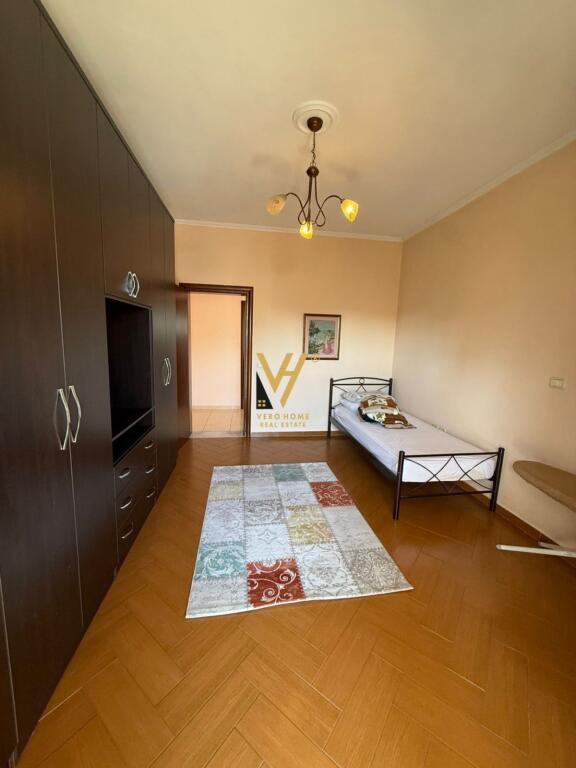VILLA SU DUE PIANI IN AFFITTO A LAPRAKE 80.000 LEKE