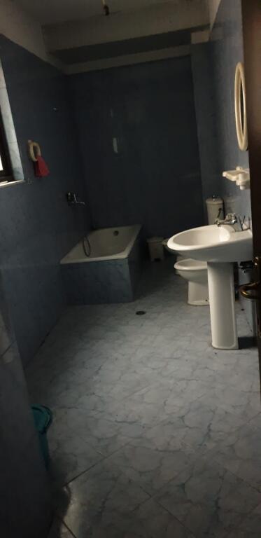 UFFICIO IN AFFITTO 75 M2 BLLOK 85.000 LEKE