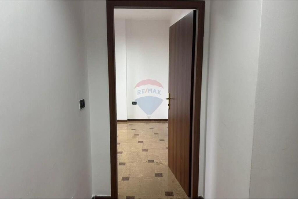 LOCALE UFFICIO IN AFFITTO A BLLOK