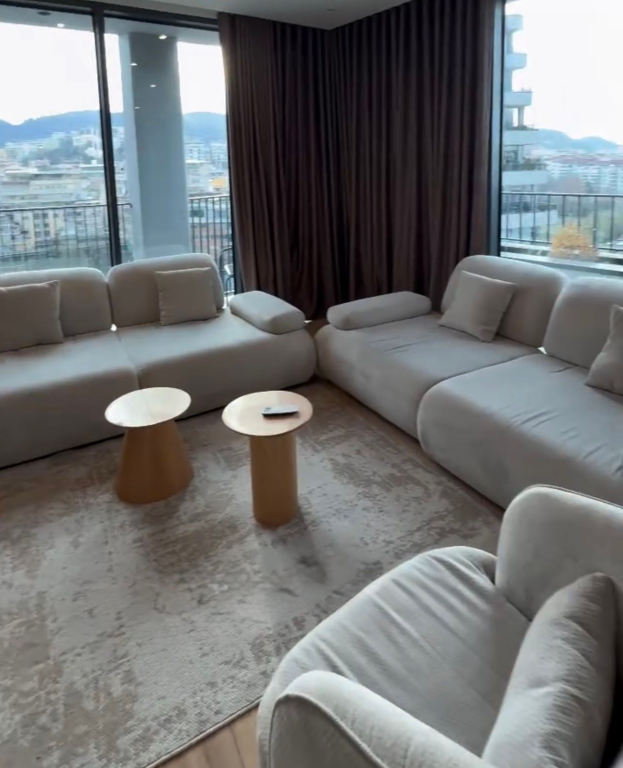 🌟 Shitet 2+1+2 – Rezidenca Premium Lake View pranë Liqenit, Tirane