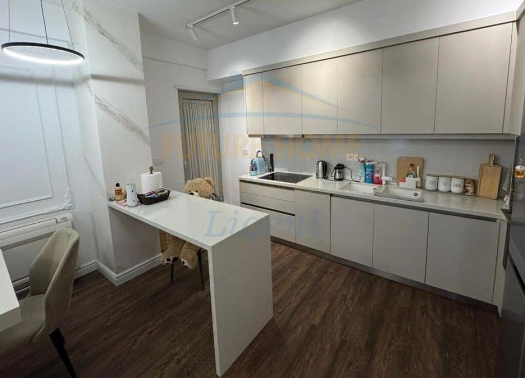 Qera, Apartament 3+1+ Post Parkimi, Zogu i Zi, Tiranë.