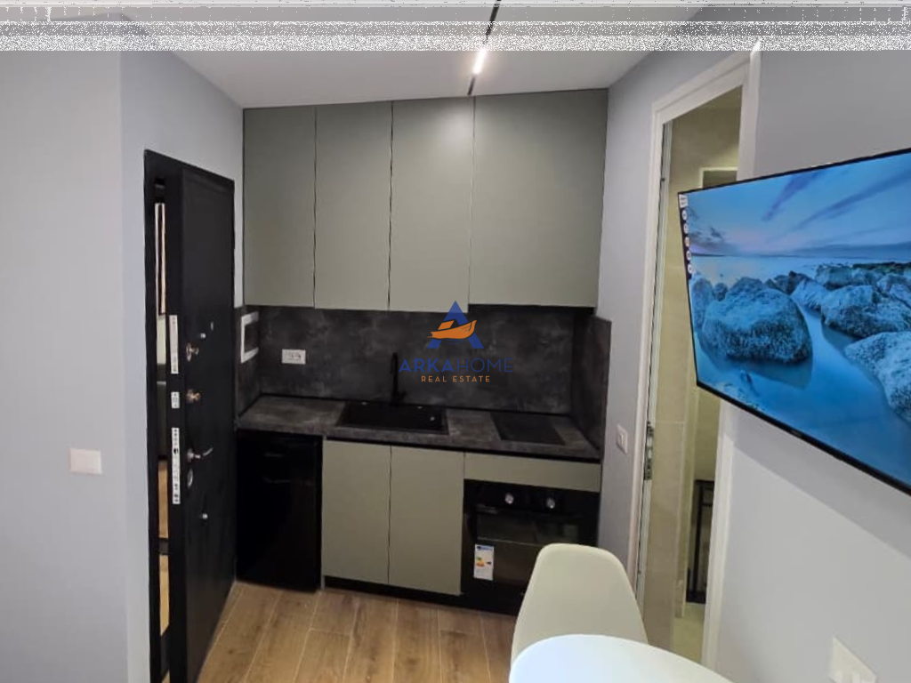 VENDESI MONOLOCALE+LAVANDERIA "MINE PEZA DI FRONTE, GOLDEN TOWER" 255.000 EURO