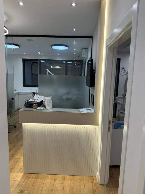 OFFICE FOR RENT 100 M2 KONGRESI MANASTIRIT 75,000 LEKE