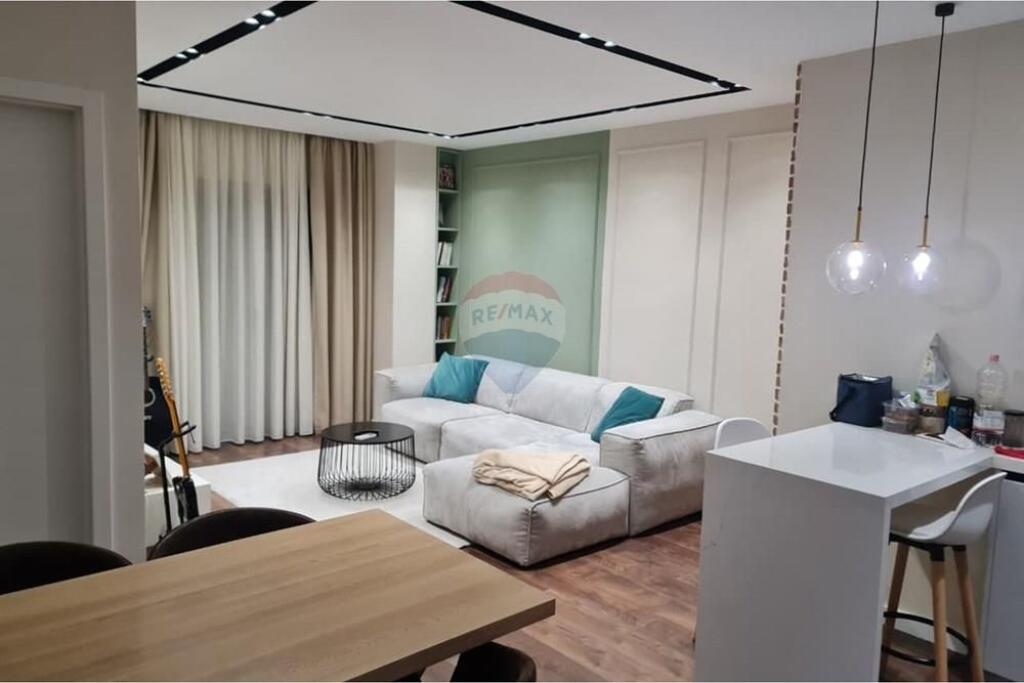 Apartament 1+1 me qira tek Pallatet Cabej