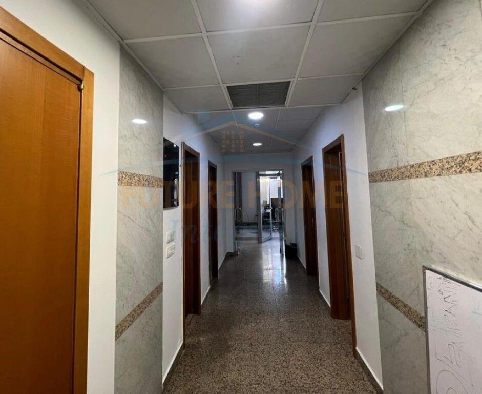 Qera, Ambient Biznesi për Zyra, Blloku, Tiranë.