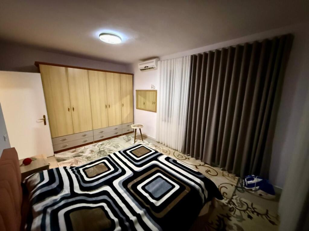 📣 QERA Apartament 1+1 📍 Prane 21-Dhjetorit 🛣️ Rruga e "Kavajes"✅I Pa Banuar Me Pare  ✨ 💶 Cmimi 50.000 Leke/Muaj