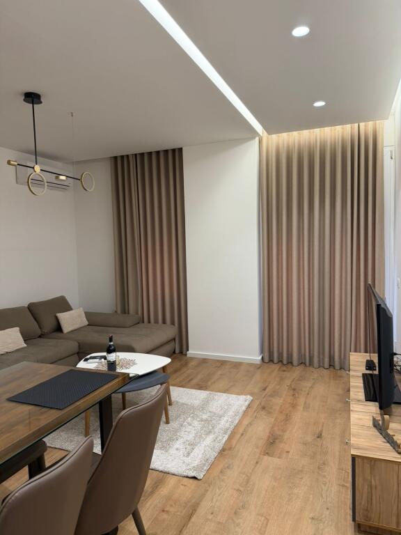 Jepet me qera apartament 1+1 tek Ish Fusha e Aviacionit