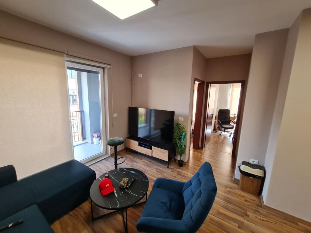 Ambient zyrash+2 Parking per qira tek 21 Dhjetori.