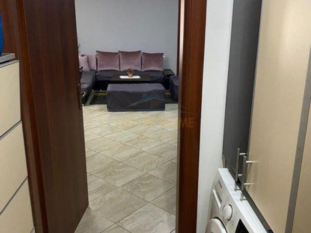 Shitet , Apartament 2+1 , Fresku , Tiranë