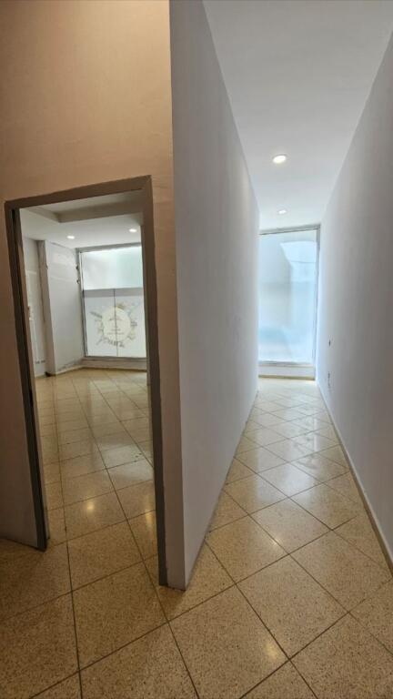 Vendesi Commerciale di Lusso in Vendita – 136 m², Grande Anello (Shkëlqim Fusha)