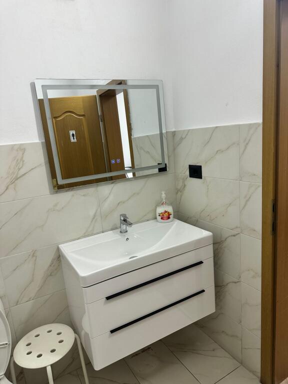 UFFICIO IN AFFITTO 140 M2 BLOK 2.500 EURO