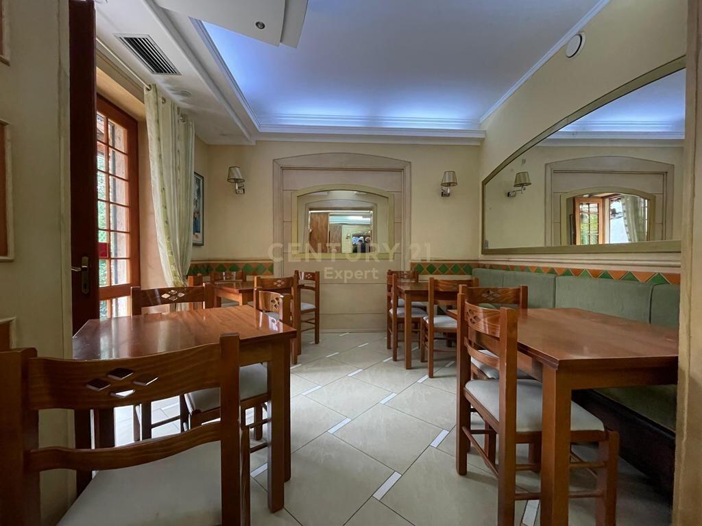 AMBIENT KOMERCIAL PER QIRA NE RRUGEN E KAVAJES ! 2,500 € /Muaj