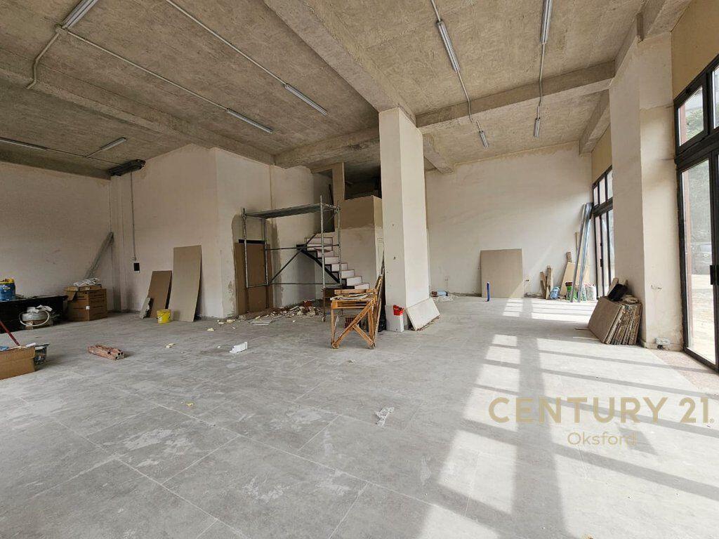 UNITÀ COMMERCIALE IN AFFITTO CON FACCIATA SU STRADA (ANGOLO), VICINO AL EX CAMPO DI AVIAZIONE 1.300 € /Mese