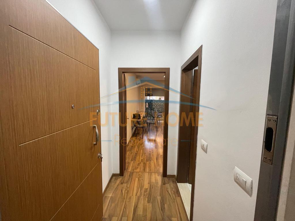 Affitto, Spazio ufficio+2 posti auto, 21 Dhjetori