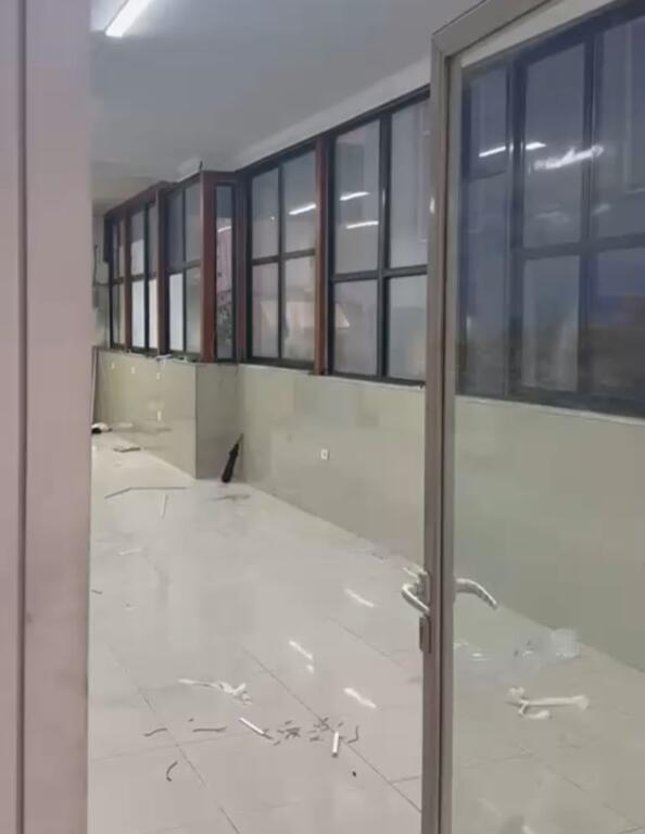 Affittasi negozio in strada principale