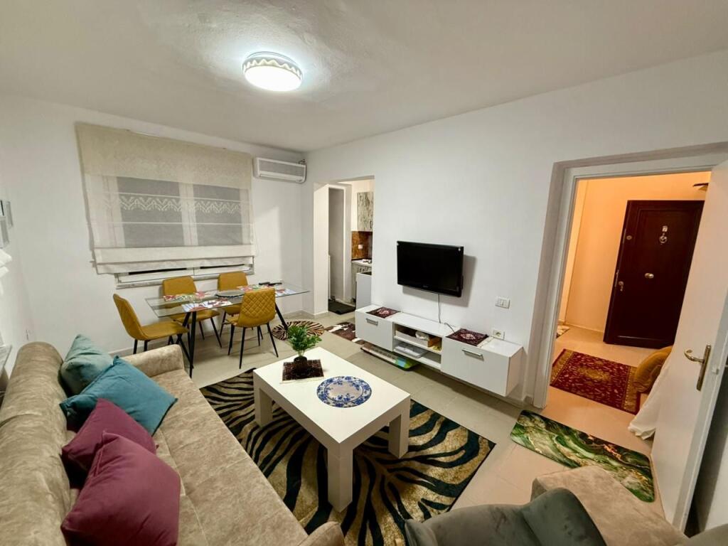 📣 QERA Apartament 1+1 📍 Prane 21-Dhjetorit 🛣️ Rruga e "Kavajes"✅I Pa Banuar Me Pare  ✨ 💶 Cmimi 50.000 Leke/Muaj