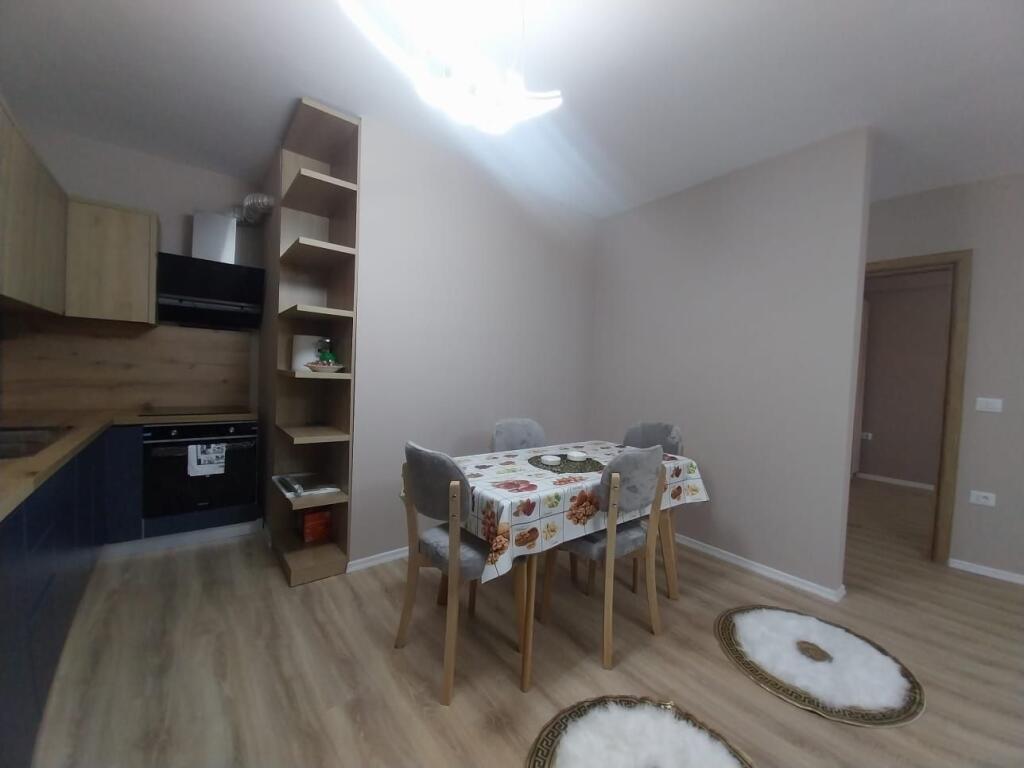 Disponiamo di un appartamento 2+1+2+Posto Auto in affitto nella zona di 5 Maj.